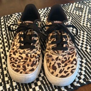 Girls Adidas tennis shoes size 4.5